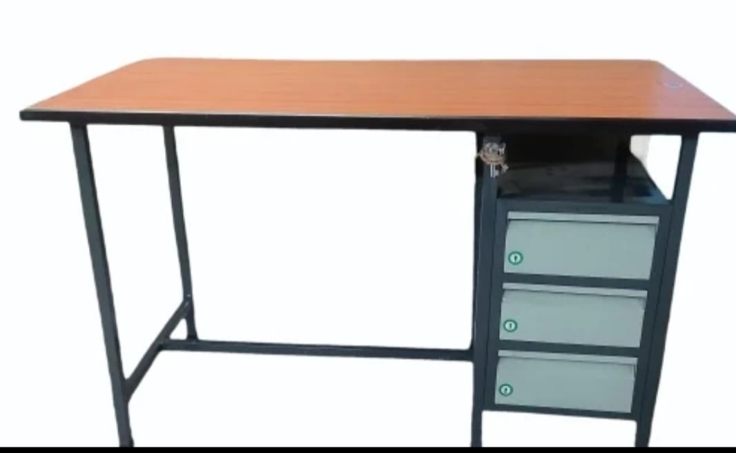 Standard Office Workstation Desk